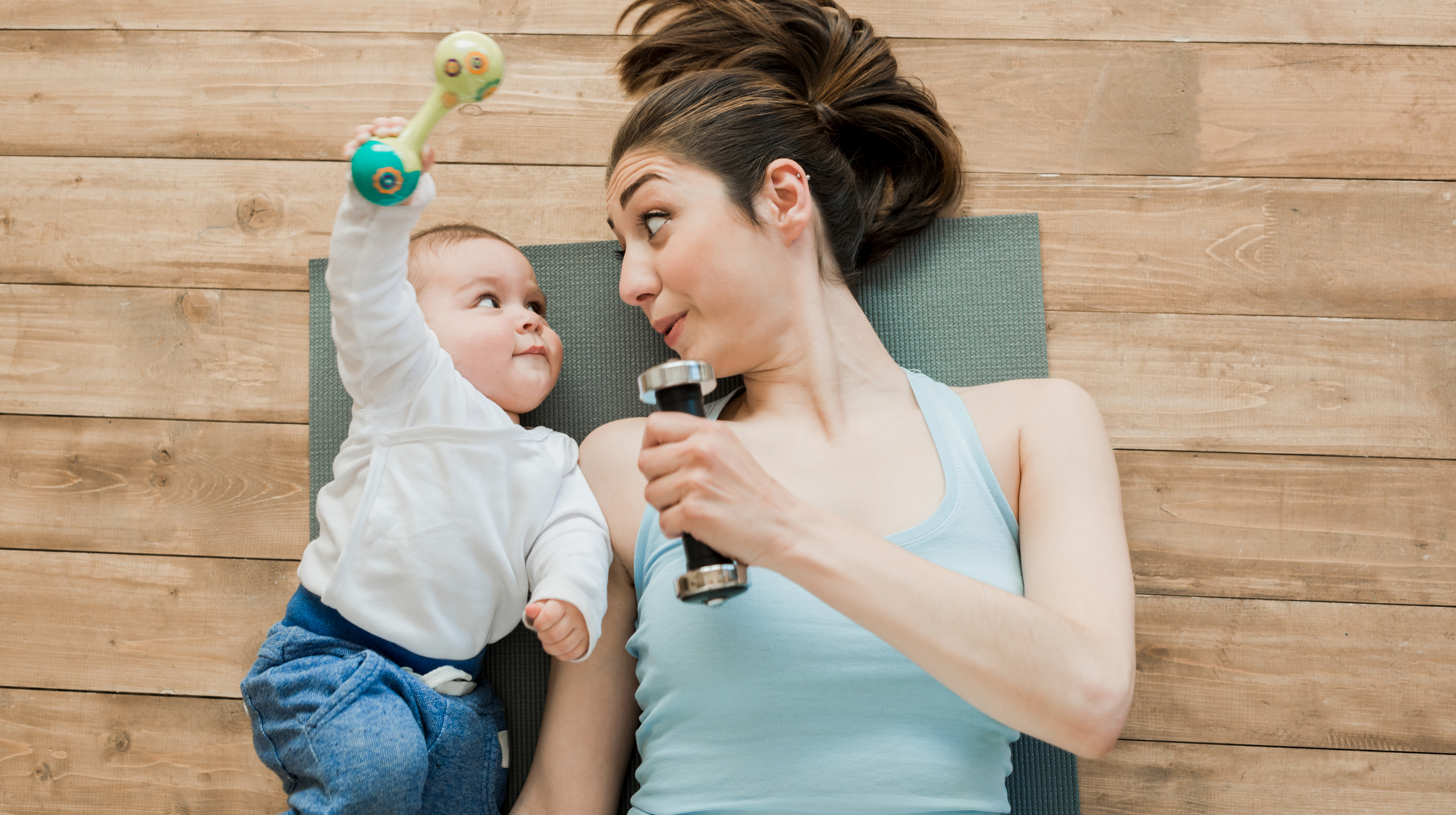 Young mother like. Мать с ребенком. Женщина с ребенком. Фотосессия мама и малыш. Молодая мама с малышом.